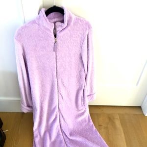 Oscar de la Renta Cozy lilac zippered bath robe